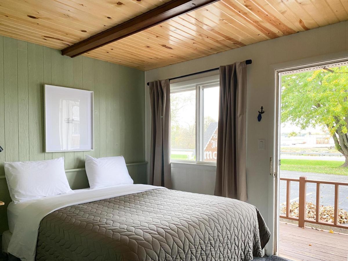The River Hills Motel - Algoma, Wi - Near Door County מראה חיצוני תמונה